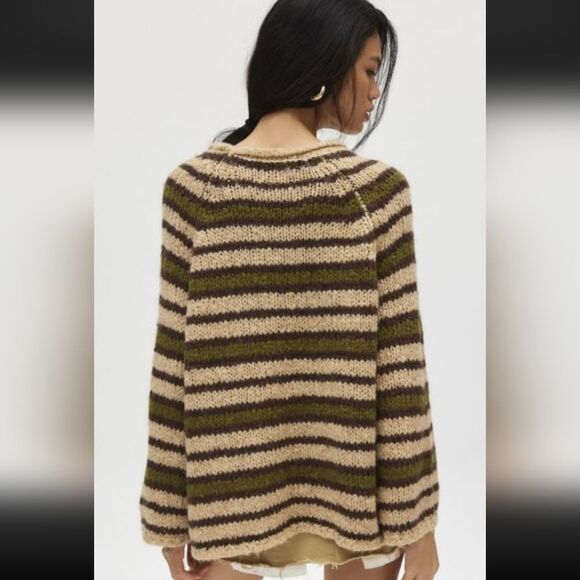 BDG soft cozy striped Pullover V-Neck Sweater size s - Picture 3 of 5